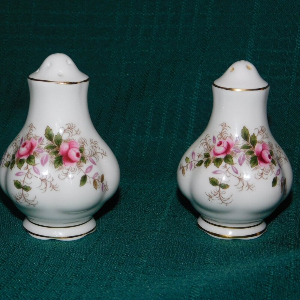 Royal Albert Lavender Rose (1970) salt and pepper shakers mint condition